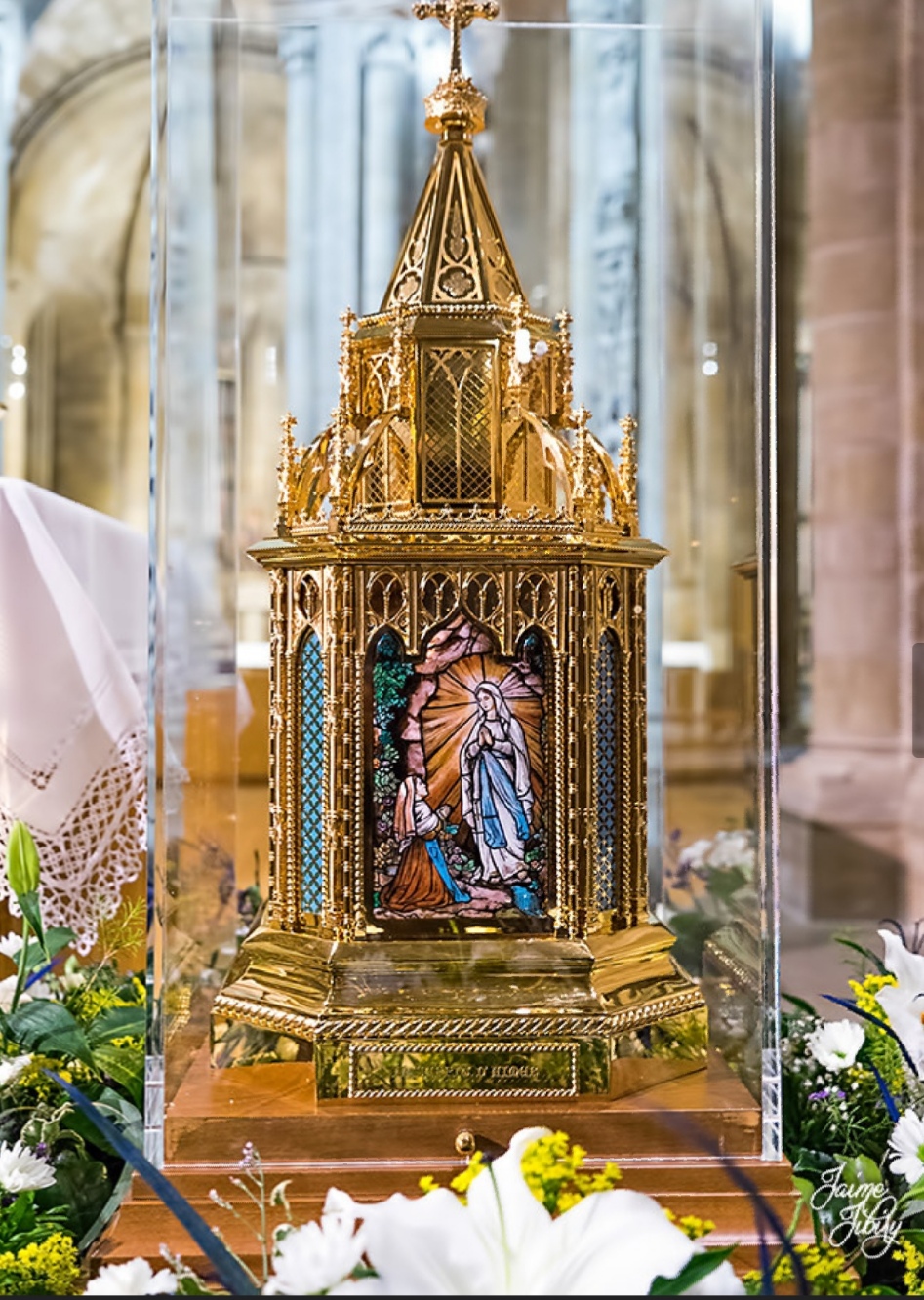 Imagen de las apariciones en Lourdes